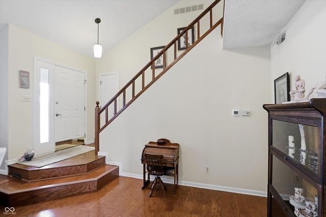 7553 Farm View Circle E, Indianapolis, IN 46256