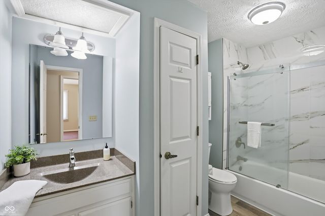 7553 Farm View Circle E, Indianapolis, IN 46256