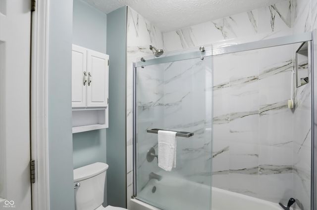 7553 Farm View Circle E, Indianapolis, IN 46256