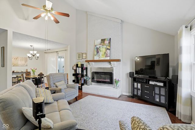 7553 Farm View Circle E, Indianapolis, IN 46256