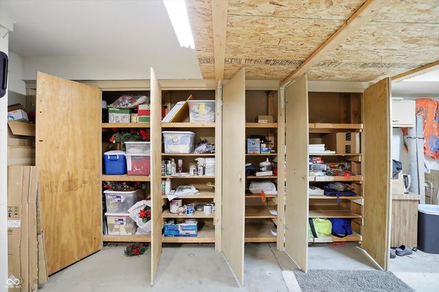 7553 Farm View Circle E, Indianapolis, IN 46256