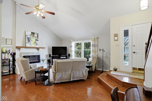 7553 Farm View Circle E, Indianapolis, IN 46256