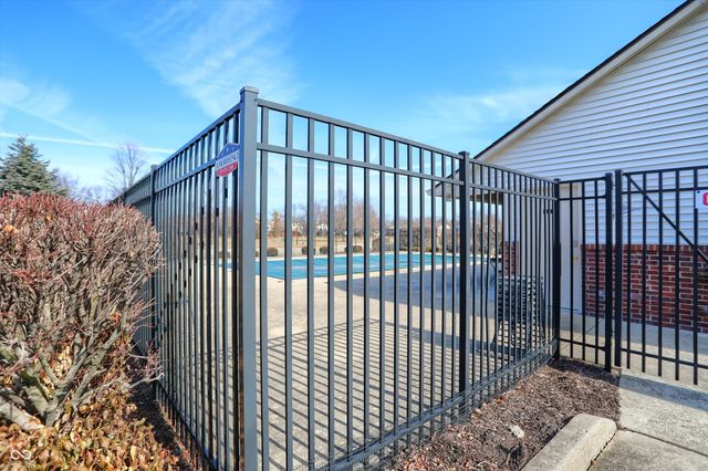 7553 Farm View Circle E, Indianapolis, IN 46256