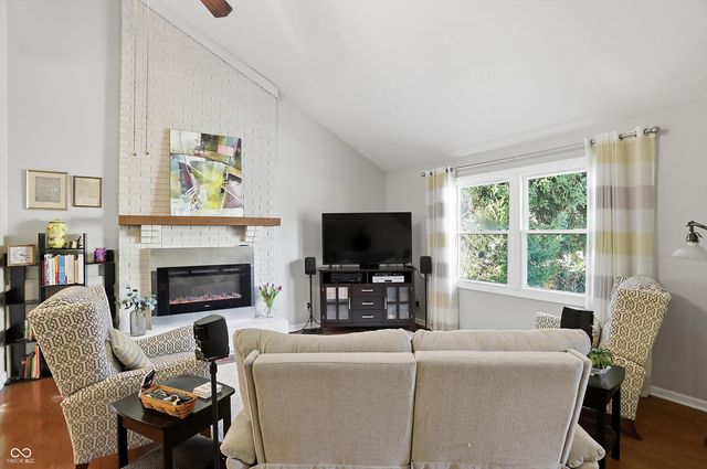 7553 Farm View Circle E, Indianapolis, IN 46256