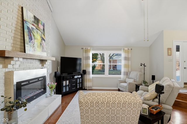 7553 Farm View Circle E, Indianapolis, IN 46256