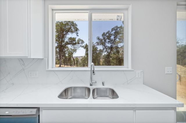 5450 Dunn Ct, Catheys Valley, CA 95306