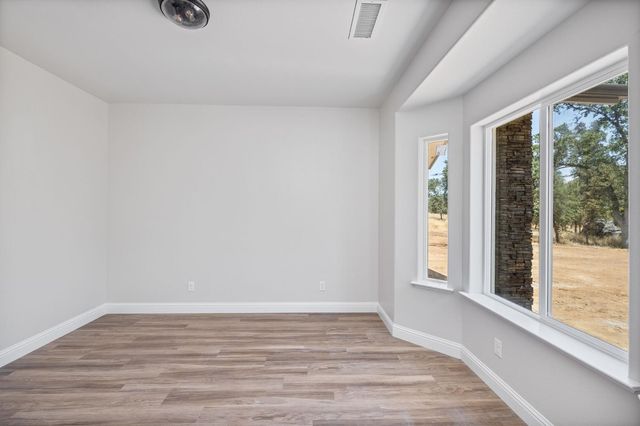 5450 Dunn Ct, Catheys Valley, CA 95306