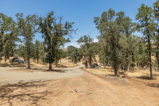 5450 Dunn Ct, Catheys Valley, CA 95306