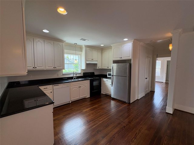 404 E 29th A, Houston, TX 77009