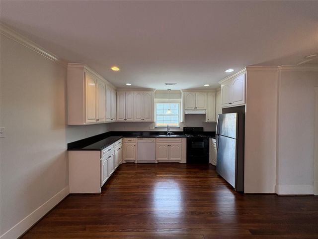 404 E 29th A, Houston, TX 77009