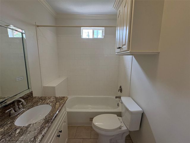 404 E 29th A, Houston, TX 77009