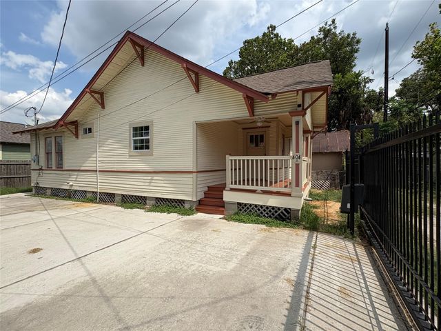 404 E 29th A, Houston, TX 77009