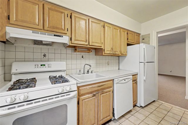 600 Bedford Road 6, Pleasantville, NY 10570