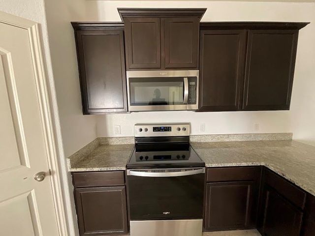 172 Allington CIR, Jarrell, TX 76537