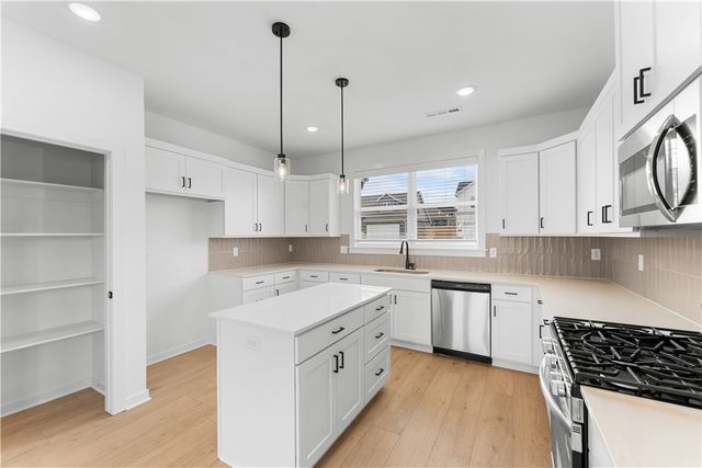 6002 SW Bear Creek Avenue, Bentonville, AR 72713