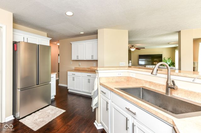11141 Craycroft Court, Fishers, IN 46038