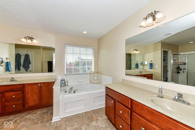 11141 Craycroft Court, Fishers, IN 46038