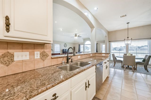 153 Greenridge Circle, League City, TX 77573