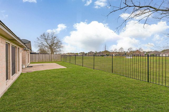 153 Greenridge Circle, League City, TX 77573
