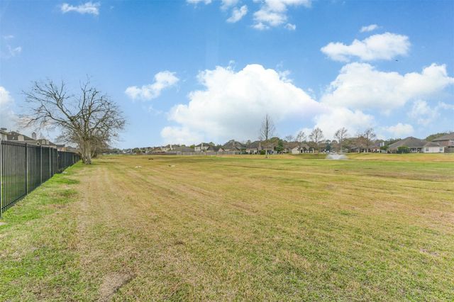153 Greenridge Circle, League City, TX 77573