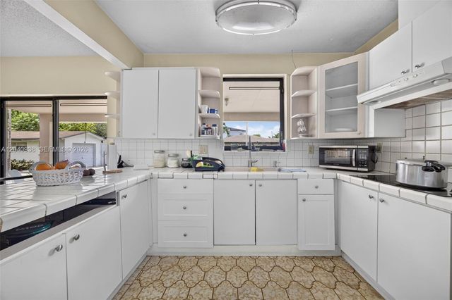 11405 SW 32nd Street, Miami, FL 33165