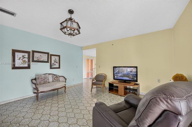 11405 SW 32nd Street, Miami, FL 33165