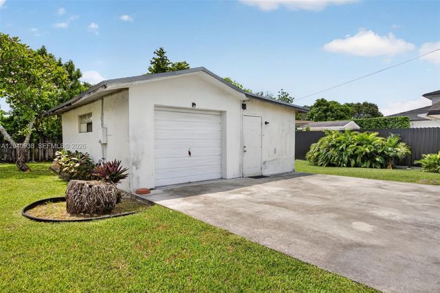11405 SW 32nd Street, Miami, FL 33165