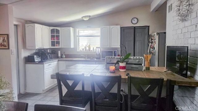 1046 W Holguin, Lancaster, CA 93534