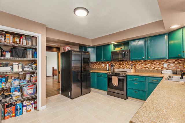 10211 NW 80th Lane, Johnston, IA 50131