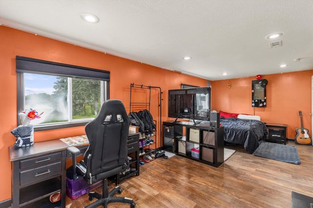 10211 NW 80th Lane, Johnston, IA 50131