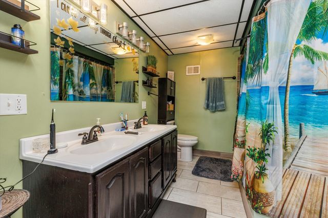 10211 NW 80th Lane, Johnston, IA 50131