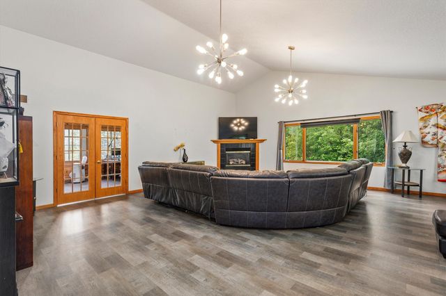 10211 NW 80th Lane, Johnston, IA 50131