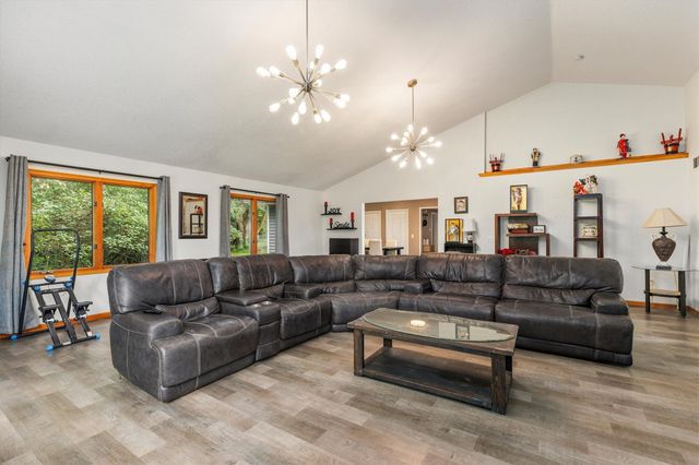 10211 NW 80th Lane, Johnston, IA 50131