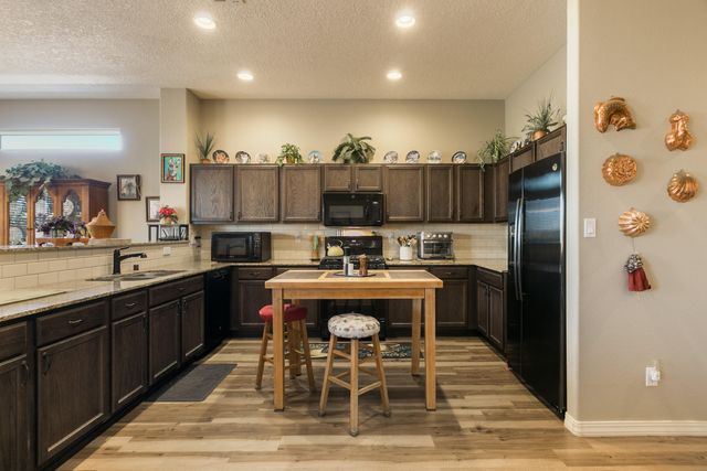 4070 Mora River Avenue SW, Los Lunas, NM 87031