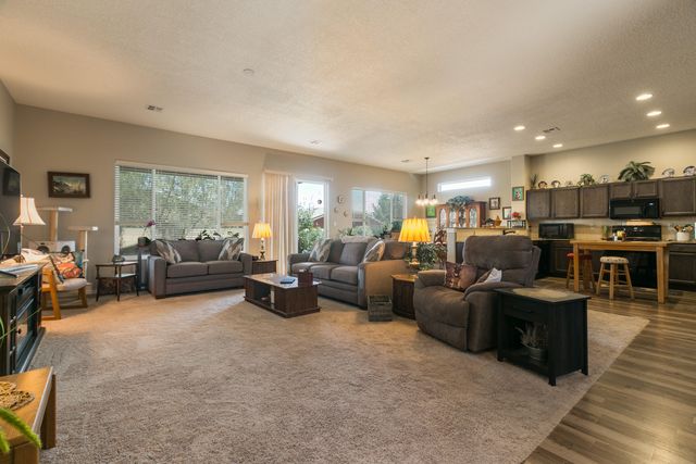 4070 Mora River Avenue SW, Los Lunas, NM 87031
