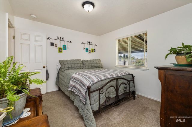 704 E Dooley Lane, Nampa, ID 83686
