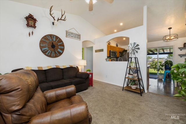 704 E Dooley Lane, Nampa, ID 83686