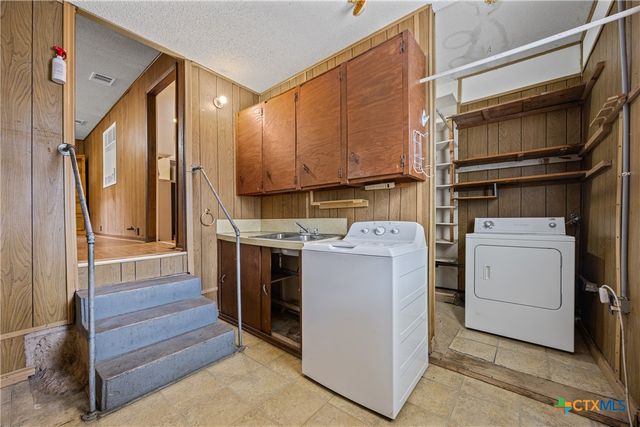 914 Plum Street, Lockhart, TX 78644