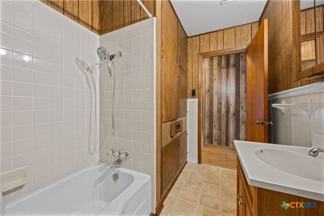 914 Plum Street, Lockhart, TX 78644