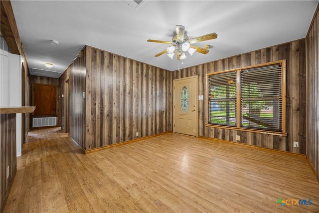 914 Plum Street, Lockhart, TX 78644
