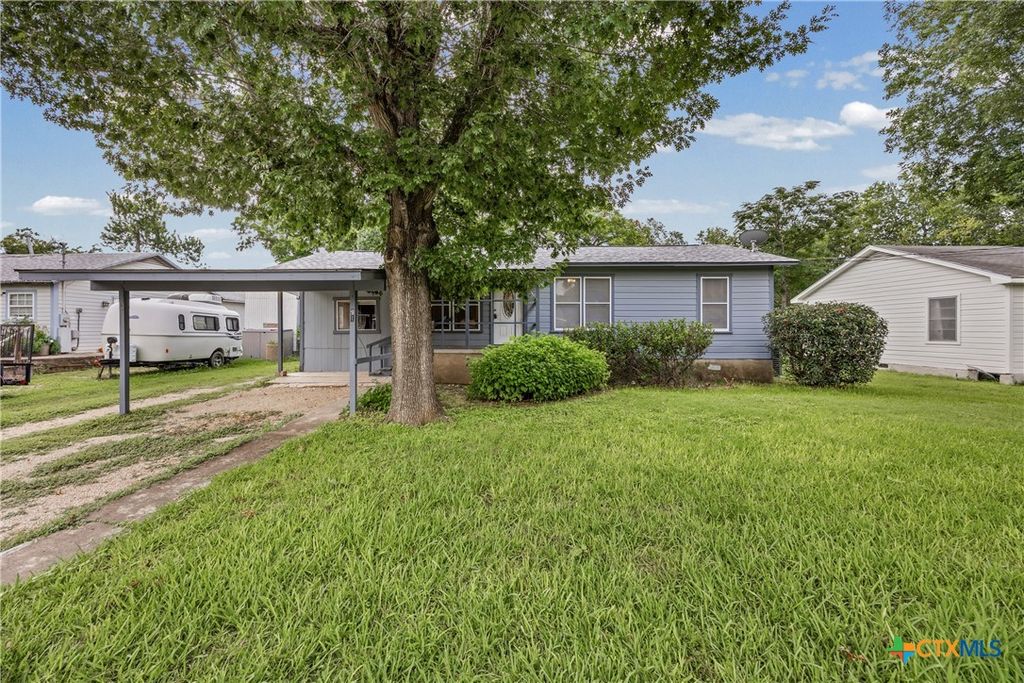 914 Plum Street, Lockhart, TX 78644