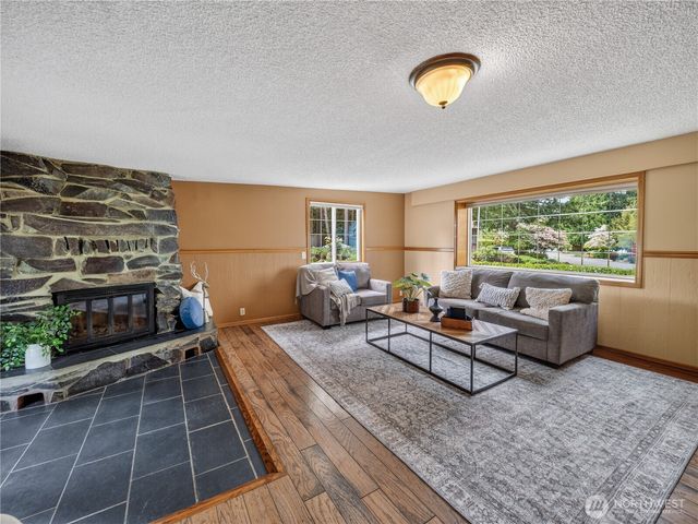 3306 217th Place SE, Sammamish, WA 98075