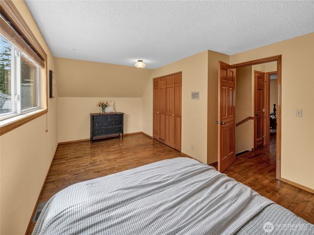 3306 217th Place SE, Sammamish, WA 98075