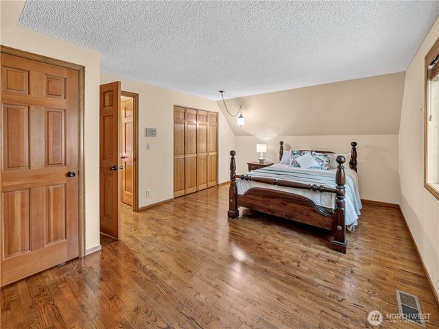 3306 217th Place SE, Sammamish, WA 98075