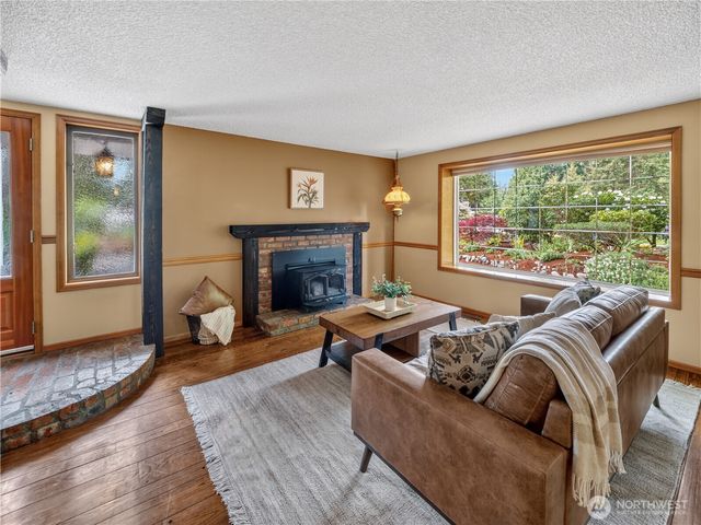 3306 217th Place SE, Sammamish, WA 98075