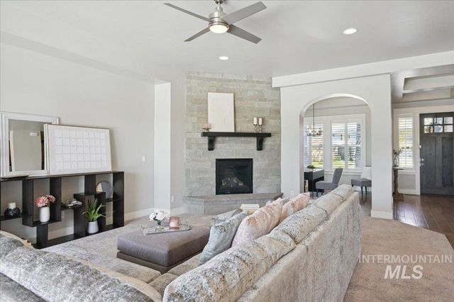 10103 W Twisted Vine Ct, Star, ID 83669