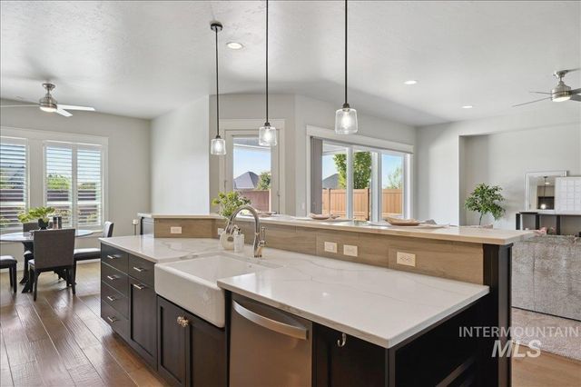 10103 W Twisted Vine Ct, Star, ID 83669
