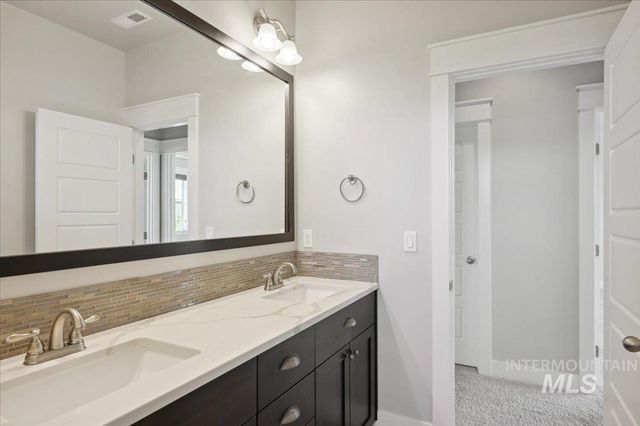 10103 W Twisted Vine Ct, Star, ID 83669