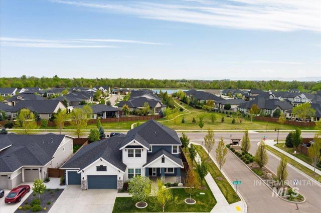 10103 W Twisted Vine Ct, Star, ID 83669