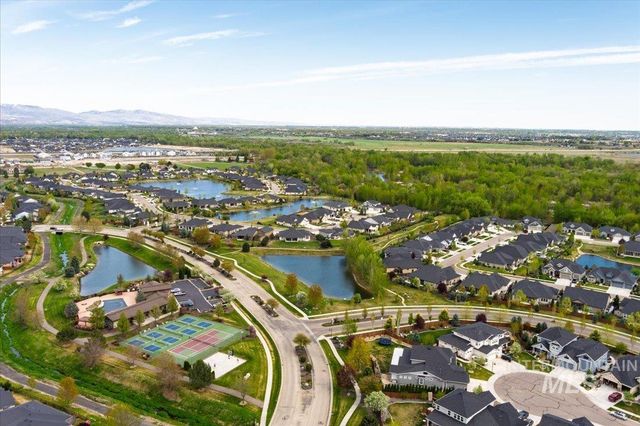 10103 W Twisted Vine Ct, Star, ID 83669